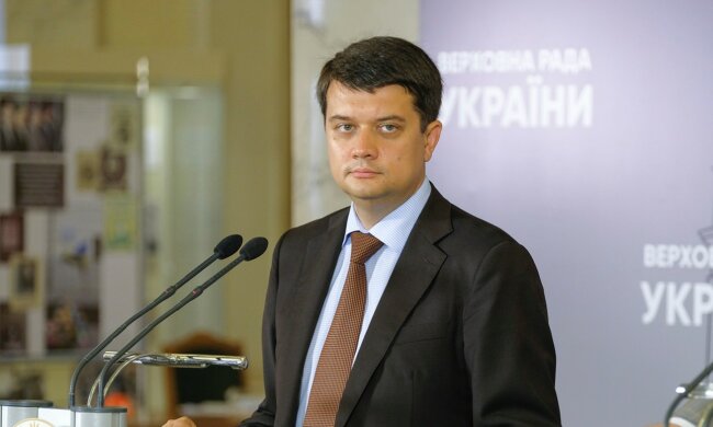 Разумков зі "Слуги народу" складе повноваження: офіційна заява спікера Ради