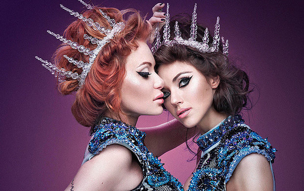 Горячие "НеАнгелы" показали яркий клип "Удары": попытайтесь узнать Славу и Вику