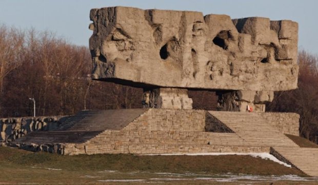 Украинского студента вышлют из Польши за осквернение памятника