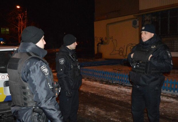 На Донбассе мужчина взял в заложники несовершеннолетнюю и пытался поднять в воздух дом