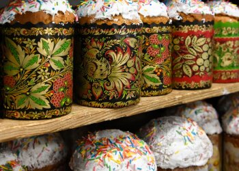 Куличи на прилавке, фото sputnik-ossetia