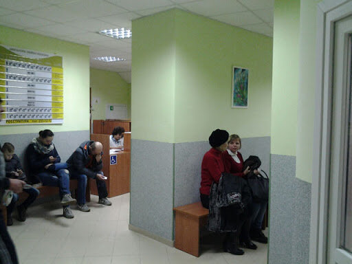 Мужчина умер в очереди киевской поликлиники: врачи не помогли, "скорая" ехала полчаса