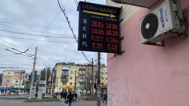 Обмен валют, фото знай.ua