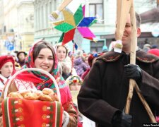 Вертеп, Рождественский дидух и колядки: лучшие праздничные фото из Украины и мира