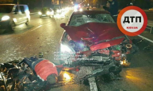 Девушка на Mazda убила водителя Mercedes на столичной развязке (фото)