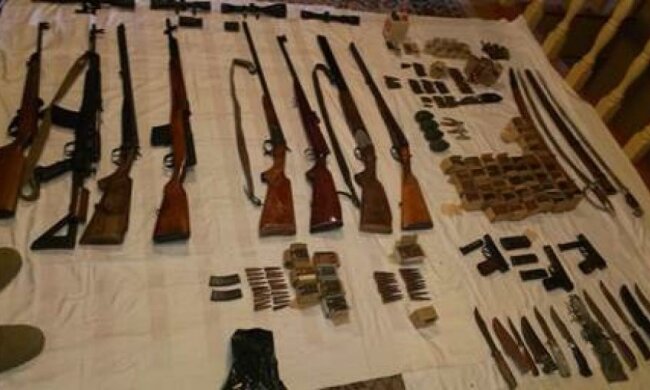 На Луганщині затримали агента бойовиків з арсеналом зброї (фото)