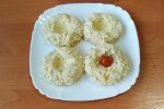 Сырная закуска на кольцах ананаса, фото: Знай.ua