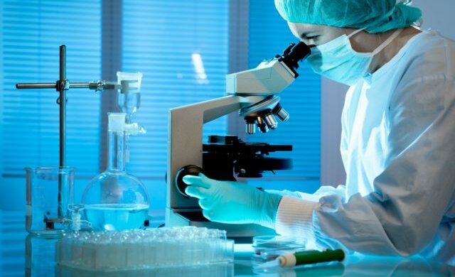 Американські вчені йдуть на зухвалий крок: "народять" хворобу, яка вбиває мільйони