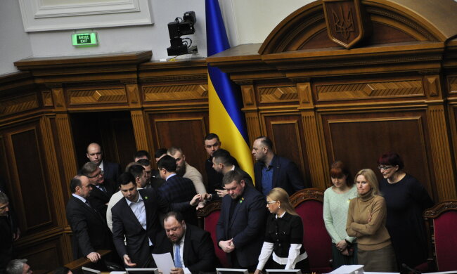 Верховна Рада, нардепи заблокували трибуну та крісло спікера - Знай.ua