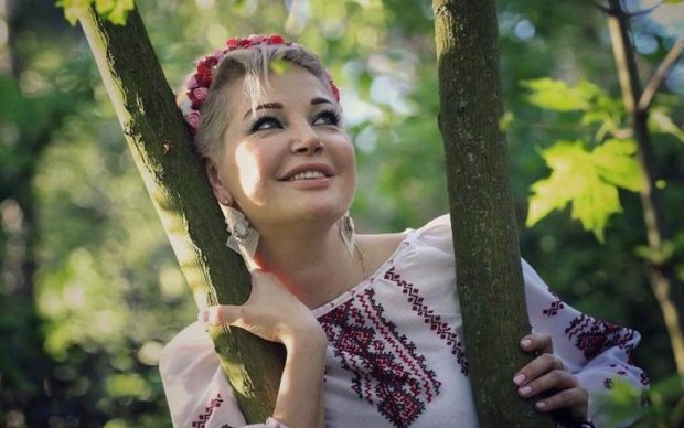 Вдова Вороненкова снялась в "украинской" фотосессии