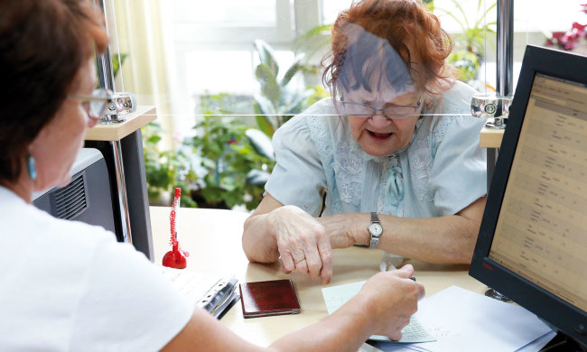 Українським пенсіонерам подарували надію: кому перерахують пенсії, та як це зробити