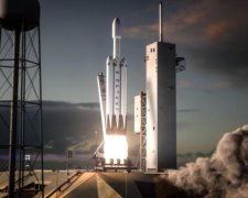 Послание инопланетянам: вместе с Falcon Heavy улетел тайный груз