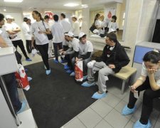 Россиянин напялил бахилы на неожиданное место и стал героем сети