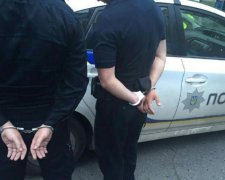 Катували розжареною праскою: родину українського фермера зухвало пограбували