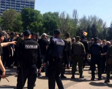 Поліція затримала озброєного одесита у формі Другої світової