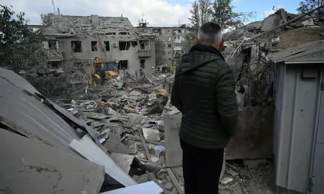 Ракетний удар: руйнування в Києві