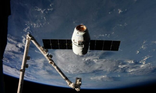 Космічний "дракон" привезе на Землю тонни вантажів