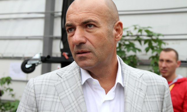 Крутой сфотографировался с горячей шатенкой на коленях: вы будете в шоке, когда узнаете, кто это