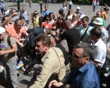 Мітинг під Радою: спалахнув перший конфлікт