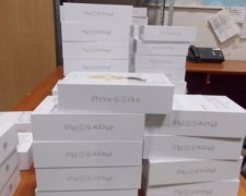 Українці намагалися ввезти контрабандних iPhone на 6,5 млн грн (фото, відео)