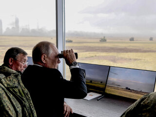 Путін на військових навчаннях, фото з вільних джерел