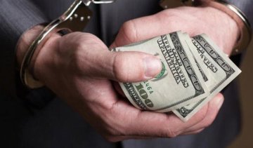 Суд відправив за ґрати двох здирників у погонах