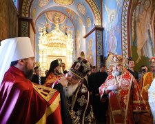 Священник з Дніпра відмовився причащати дівчинку з біблійним іменем: рідні влаштували церкві бойкот