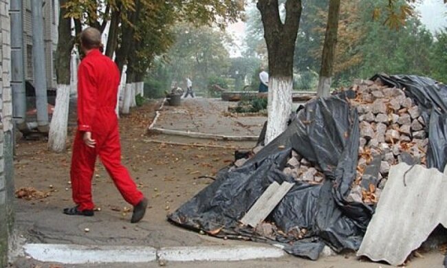В Херсоне украли брусчатку (фото)