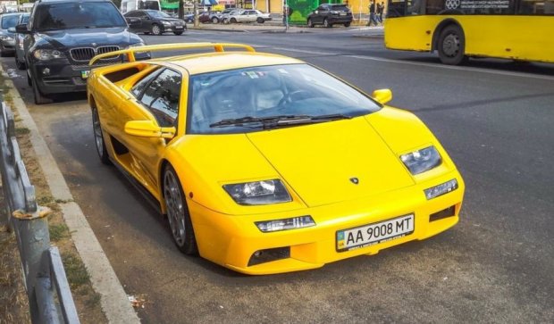 В Киеве заметили уникальную "президентскую" Lamborghini