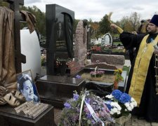 Це кінець, спалюйте: українці не можуть поховати рідних та близьких