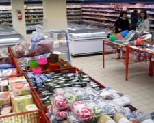 Товар з "АТБ" спробував проникнути до шлунку українців металевим дротом, огидні кадри