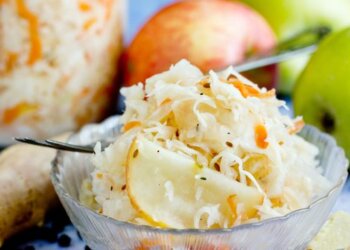 Квашена капуста, кадр з відео