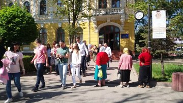 Дивні пози та лахміття: Польща виставила українок посміховиськом на весь світ