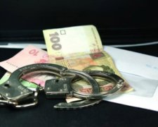 Двох правоохоронців-хабарників затримали на Полтавщині