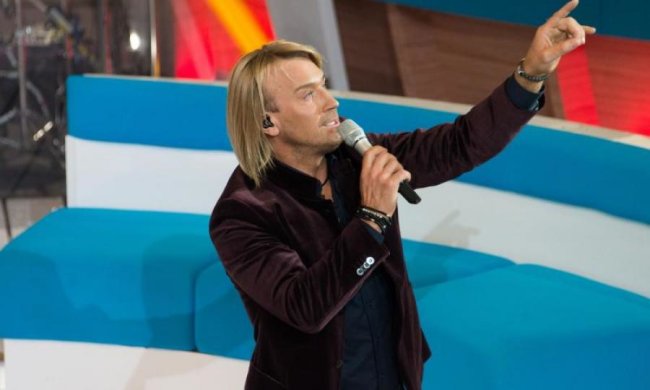 Винник провів маму в останню путь: відео