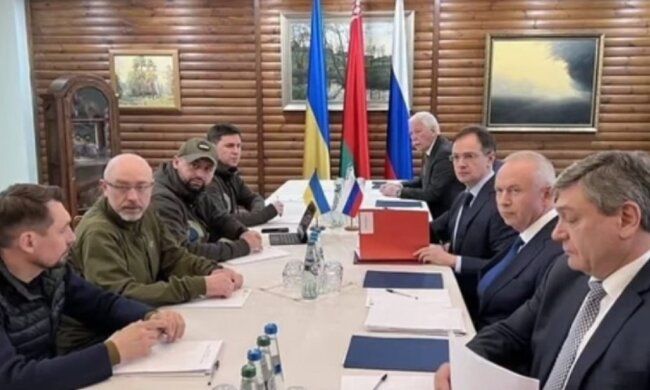 Дмитрий Песков назвал дату переговоров рф и Украины: Подоляк и Арахамия никуда не поедут