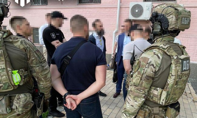 задержание Артура Емельянова \ фото ДБР