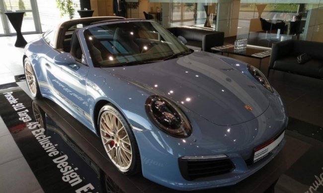 Porsche привіз в Україну ексклюзивний спорткар