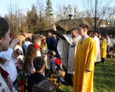 Відома письменниця обурилася засиллям "куличів" на Великдень