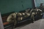 В Черкассах призывников заставили спать прямо на вокзале: незапланированная "подготовка"
