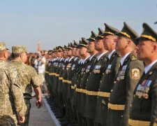 Хворобливий несмак: як пузані-офіцери обвішують себе орденами