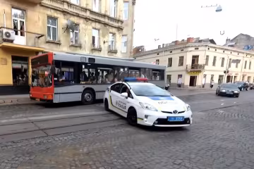 Озвірілий львівський шумахер встромив зуби в копа - медики швидкої обімліли від побаченого