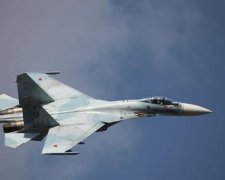 І збивати не потрібно: російський винищувач показав майстер-клас розвалу в повітрі