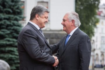 Диалог Порошенко с Тиллерсон: за что президент поблагодарил Америку