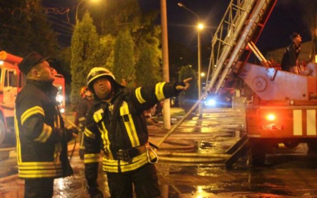Моторошна пожежа змусила дитину стрибнути з вікна багатоповерхівки

