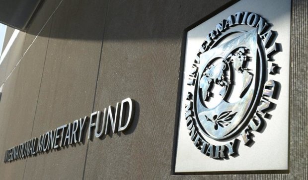 Власти придется пустить под нож пенсии и субсидии ради транша МВФ