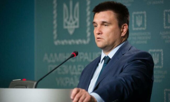 Климкин с "грустной улыбкой" отреагировал на вояж Путина в Австрию
