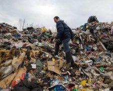 Смердящее новшество от чиновников: украинцы потонут в горах мусора
