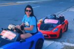 Дві подруги їдуть 800 км на іграшкових машинках / фото: скріншот TikTok