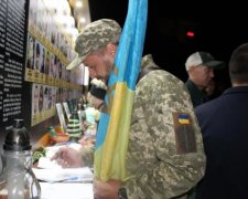 Осквернили пам'ять: вандали зганьбили стенд Небесній Сотні